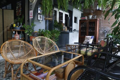 THE 28 CAFE