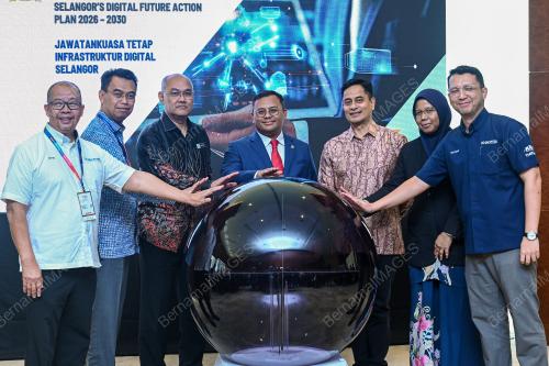 DATUK SERI AMIRUDIN SHARI