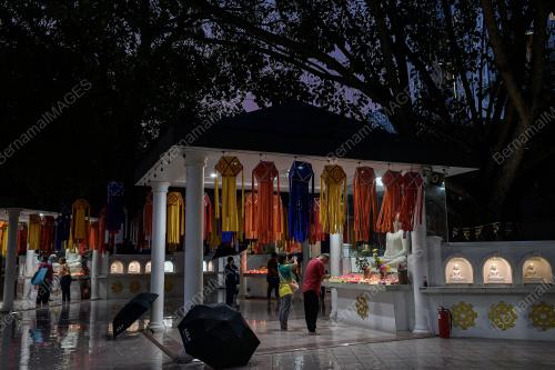 MALAM HARI WESAK