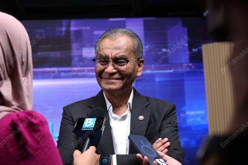DATUK SERI DR DZULKEFLY AHMAD