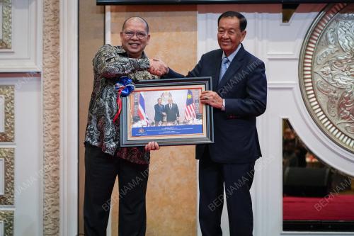 TAN SRI JOHARI ABDUL