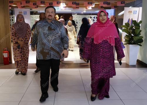 DATUK SERI AMIR HAMZAH AZIZAN