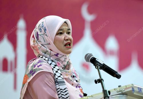 FADHLINA SIDEK