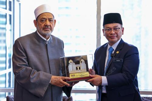 DATUK DR MOHD NA'IM MOKHTAR