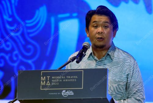 DATUK LUKASNISMAN AWANG