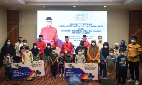 DATUK SERI ISMAIL SABRI YAAKOB