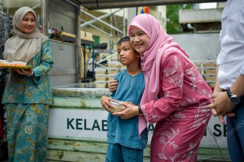 FADHLINA SIDEK