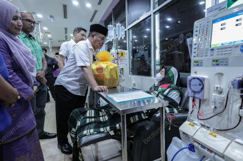 DATUK DR MOHD NA'IM MOKTAR