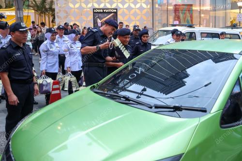 DATUK AZRY AKMAR AYOB