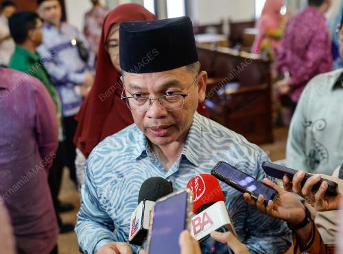 DATUK DR MOHD NA'IM MOKHTAR