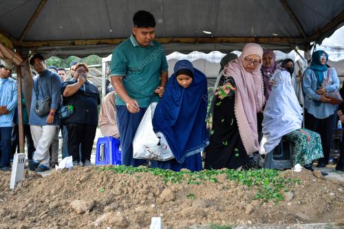 PENGEBUMIAN JENAZAH PENUTUT CEMERLANG