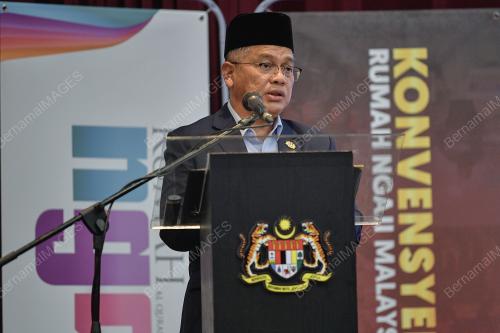 DATUK DR MOHD NA'IM MOKHTAR