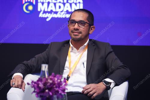 Wan ROSHAIMI