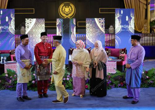 AL-SULTAN ABDULLAH RI'AYATUDDIN AL-MUSTAFA BILLAH SHAH