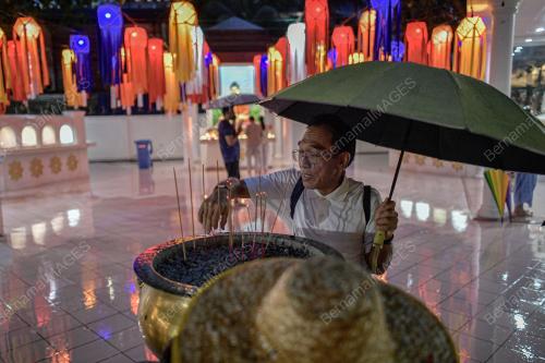 MALAM HARI WESAK