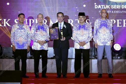 TUN MOHD ALI RUSTAM