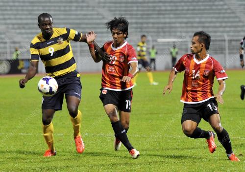 KL95_21092013_BOLA