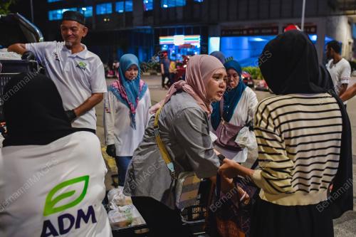 AKTIVITI AMAL BERSAMA GELANDANGAN