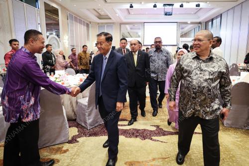 TAN SRI JOHARI ABDUL