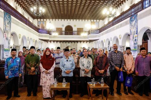 DATUK DR MOHD NA'IM MOKHTAR