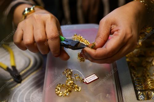 TINJAUAN SUASANA BAZAR HARI RAYA JALAN TAR