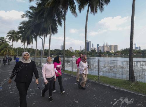 BRISK WALK BERSAMA BENITA