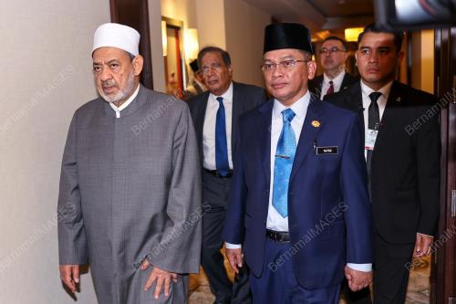 DATUK DR MOHD NA'IM MOKHTAR
