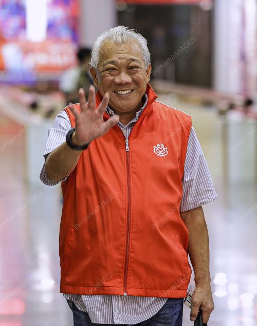 DATUK SERI BUNG MOKHTAR RADIN