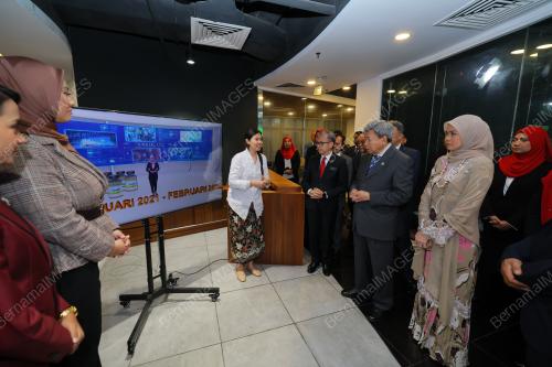 SULTAN SHARAFUDDIN IDRIS SHAH