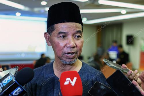 DATUK AHMAD SHAPAWI ISMAIL