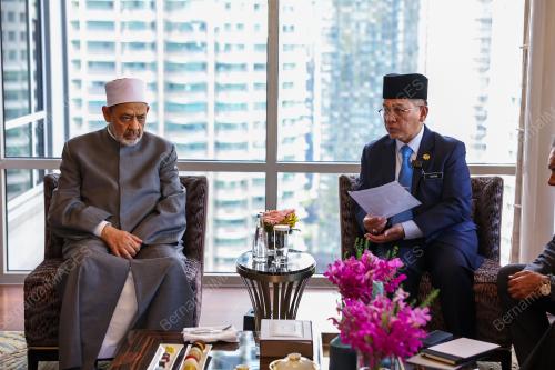 DATUK DR MOHD NA'IM MOKHTAR