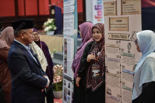 DATUK DR MOHD NA'IM MOKHTAR