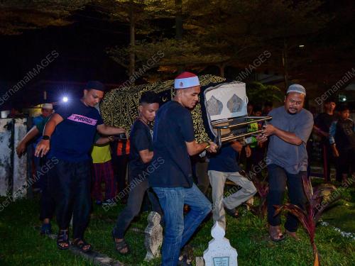 WARGA EMAS DIBUNUH ANAK