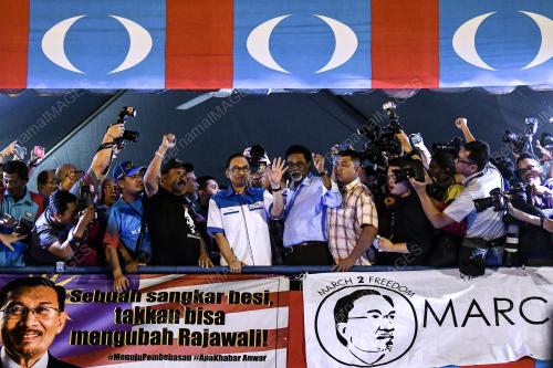 KL97_16052018_ANWAR