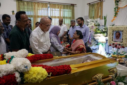 DATUK SERI WAN ROSDY WAN ISMAIL