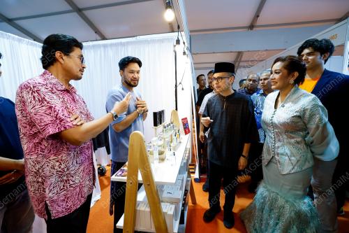 DATUK FAHMI FADZIL