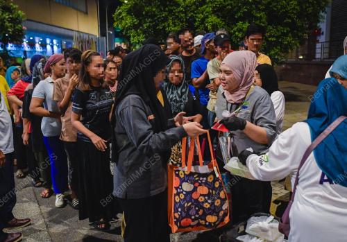 AKTIVITI AMAL BERSAMA GELANDANGAN