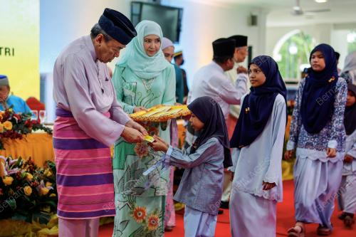 SULTAN SHARAFUDDIN IDRIS SHAH