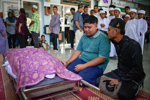 SOLAT JENAZAH PENUTUT CEMERLANG