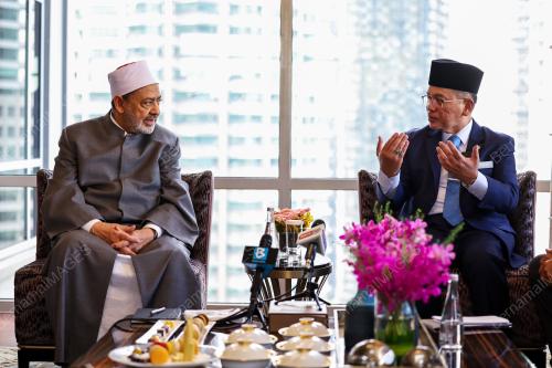 DATUK DR MOHD NA'IM MOKHTAR