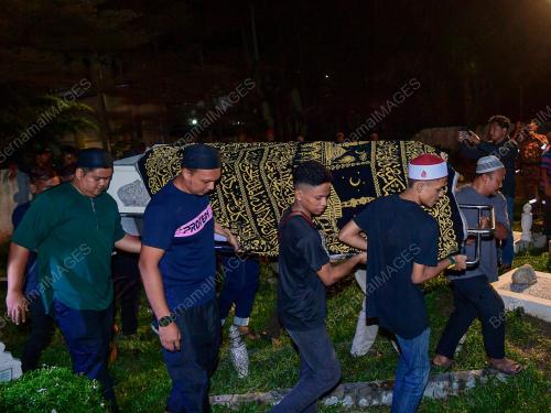 WARGA EMAS DIBUNUH ANAK