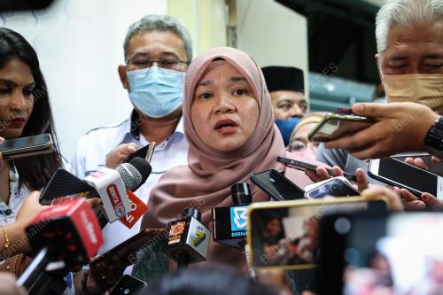 FADHLINA SIDEK