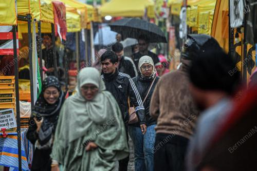 BAZAR RAMADAN HUJAN