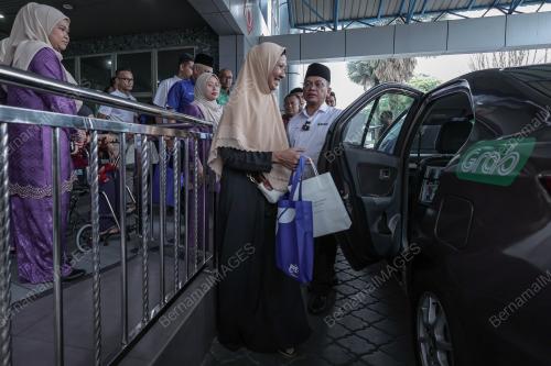 DATUK DR MOHD NA'IM MOKTAR