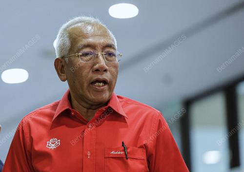 DATUK SERI MAHDZIR KHALID