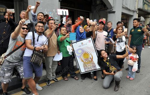 KL98_31082014_SELFIE