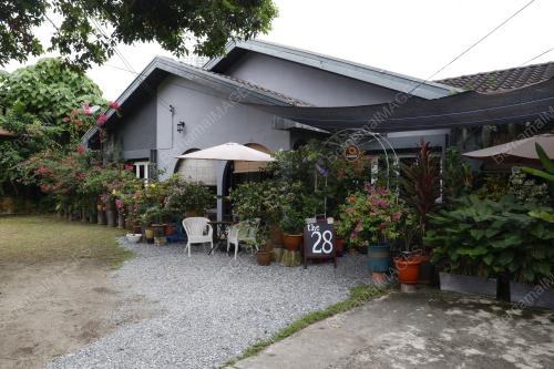 THE 28 CAFE