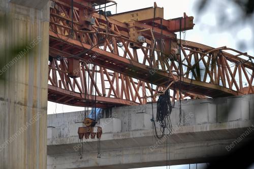 KREN JATUH DI PERSIARAN ALAM DAMAI
