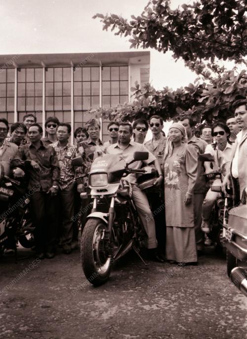 EKSPEDISI BERMOTOSIKAL MALINDO