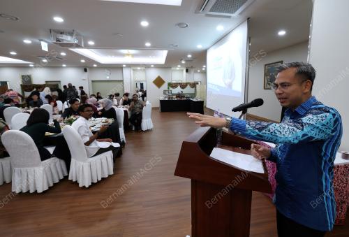 FAHMI FADZIL